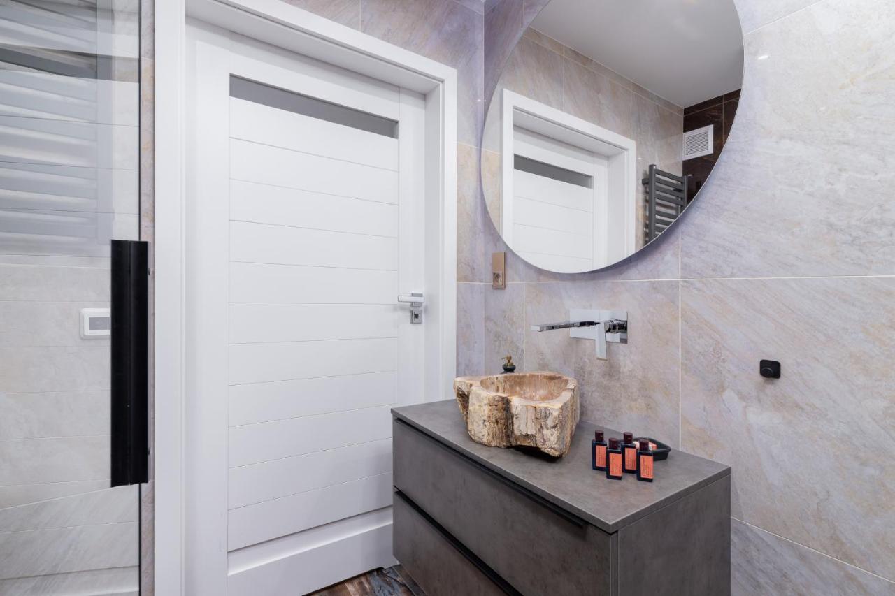 Premium Salwatorianska Mountain View By Renters Prestige Apartment *